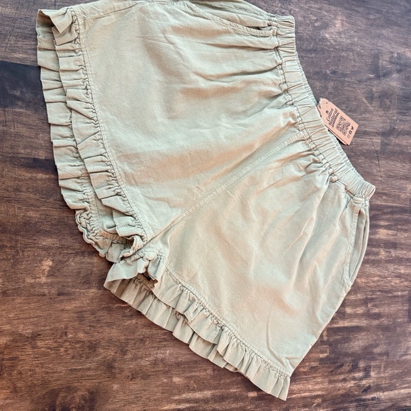 NATURAL COTTON New Boutique Green Pull On Cotton Shorts with Ruffle Hems! Large - Picture 2 of 9